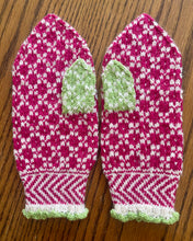 Load image into Gallery viewer, Finger weight yarn, alpaca and cashmere, the pattern is the Rose Wreath