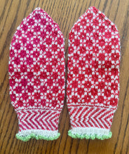 Load image into Gallery viewer, Finger weight yarn, alpaca and cashmere, the pattern is the Rose Wreath