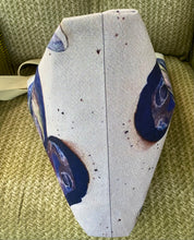 Load image into Gallery viewer, Bottom of the bags construction seam, illustrating the 2.5" width